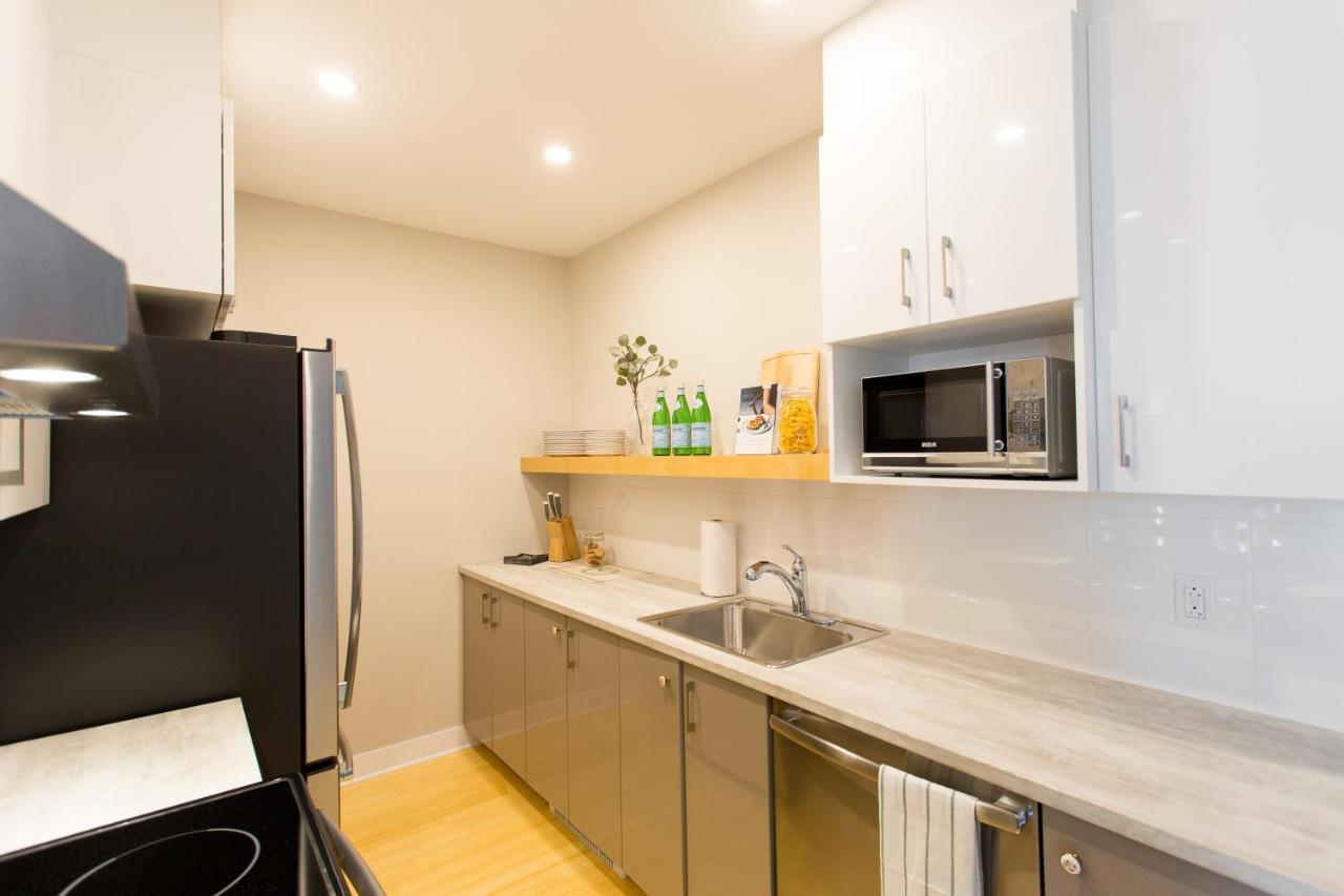 Trendy Little Italy 3 Bedroom Condo By Den Stays Montréal Esterno foto