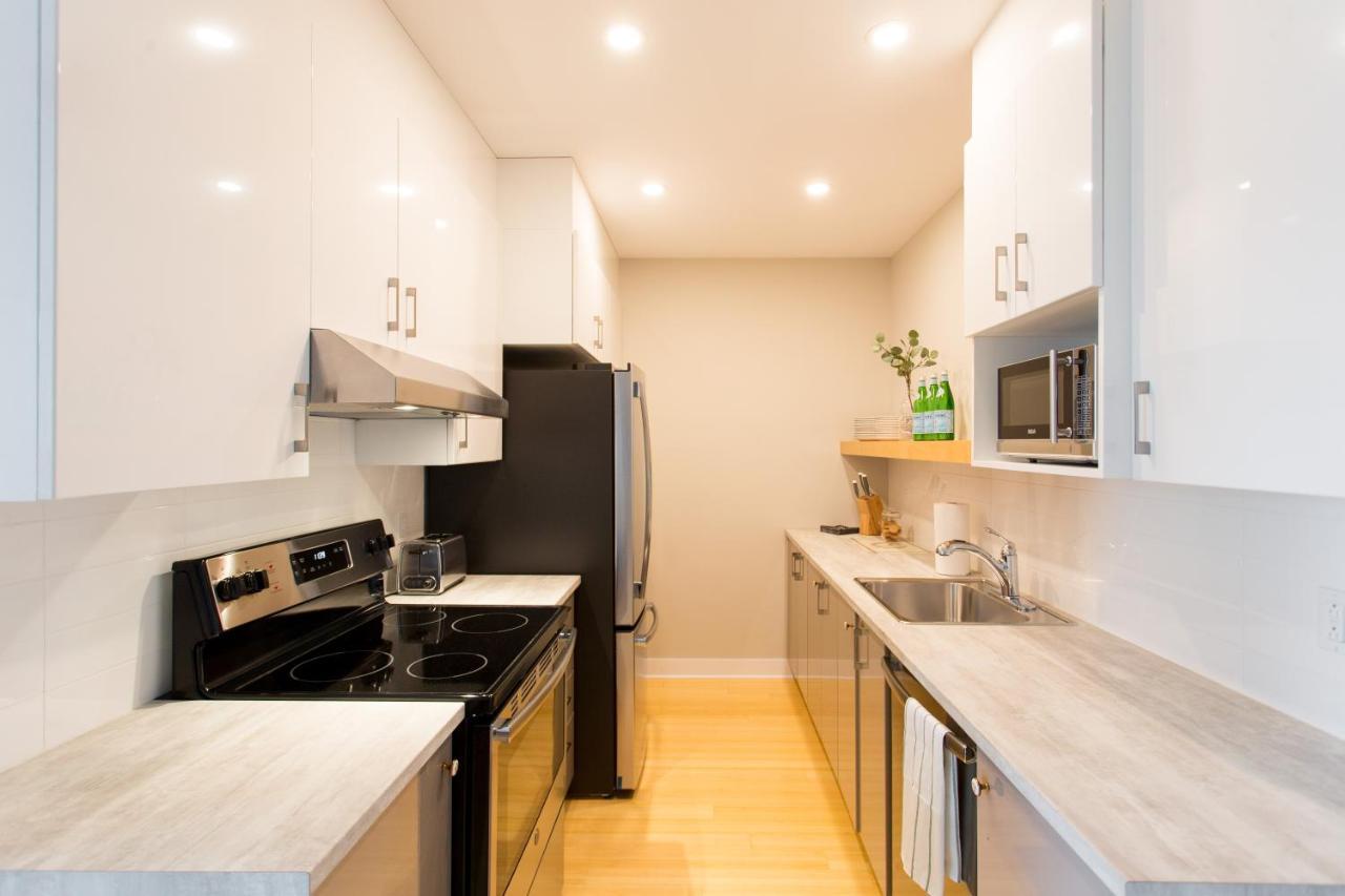 Trendy Little Italy 3 Bedroom Condo By Den Stays Montréal Esterno foto