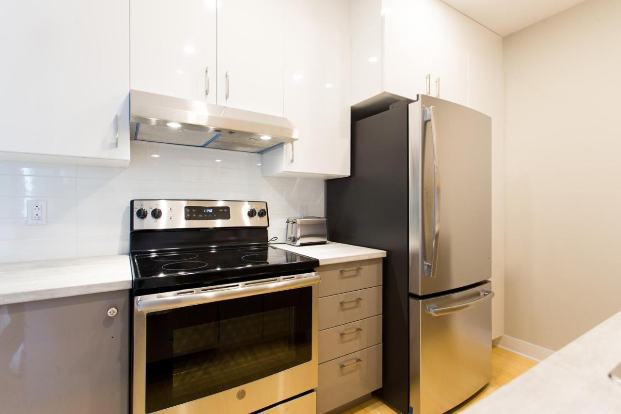 Trendy Little Italy 3 Bedroom Condo By Den Stays Montréal Esterno foto