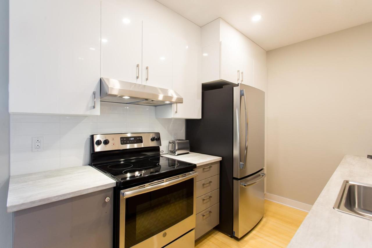 Trendy Little Italy 3 Bedroom Condo By Den Stays Montréal Esterno foto